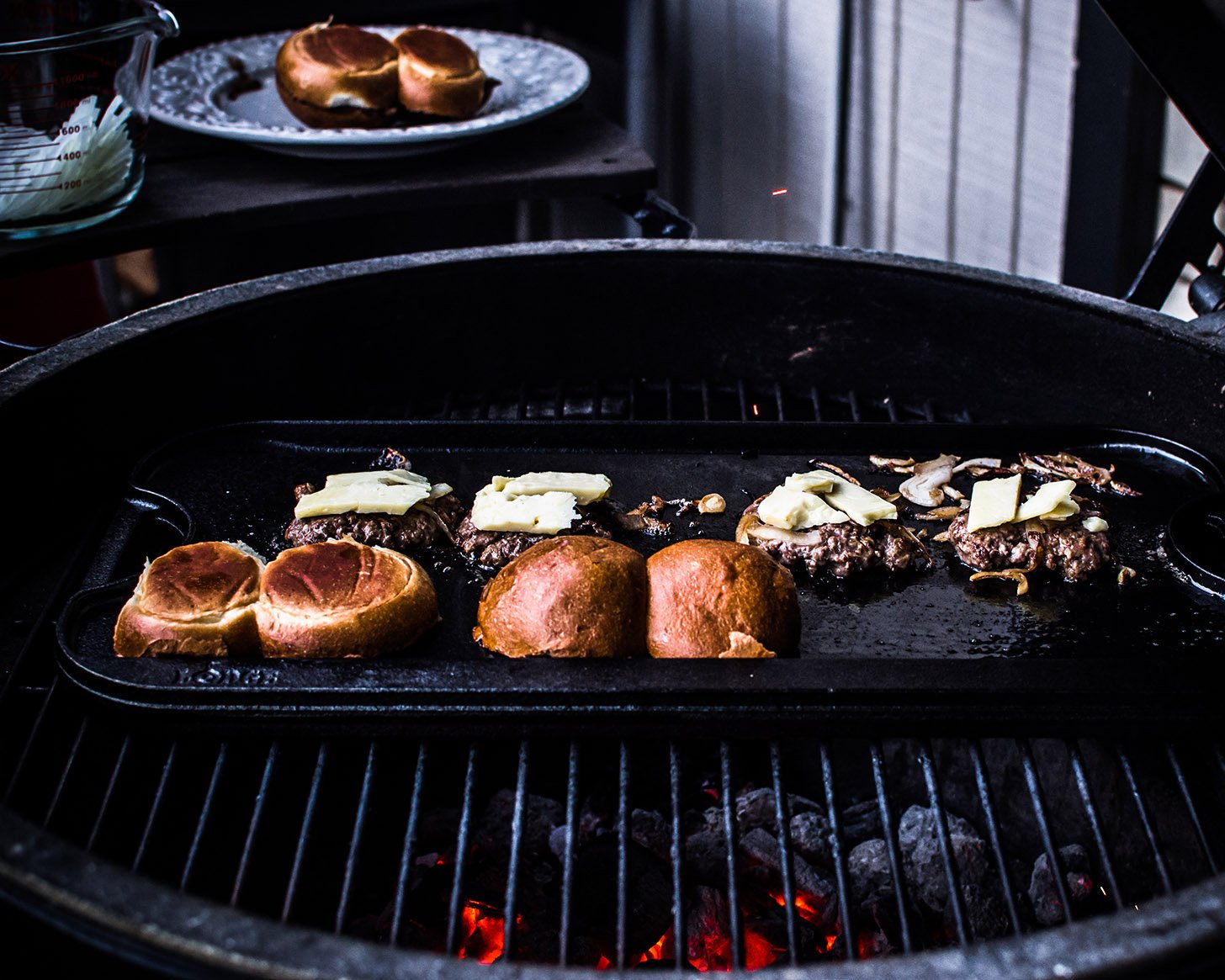 Grilling Feed Smash Burgers 2 (1 of 1)