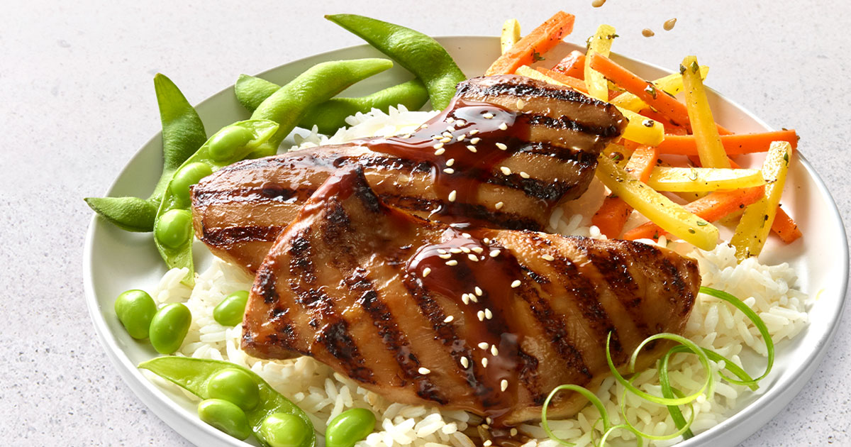 Grilled Chicken plate, with carrots and rice with Edamame